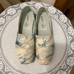 Toms tie dye shoes